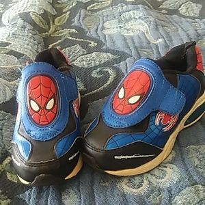 Spiderman SHOES size 10 toddlers velcro CUTE